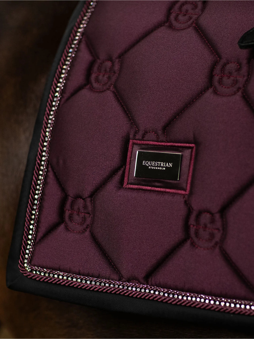 Equestrian Stockholm Dressur Underlag - Crystal Shine Mauve Wine