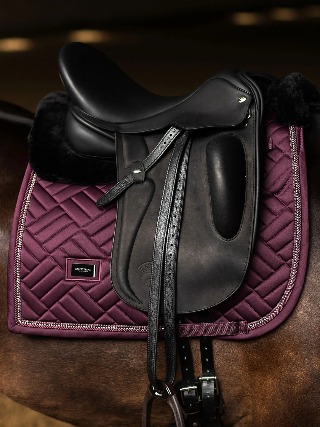 Equestrian Stockholm Dressur Underlag - Crystal Mauve Wine Vegan Fur