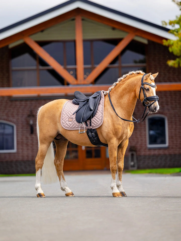 Equestrian Stockholm Dressur Underlag - Modern Midsummer Blush