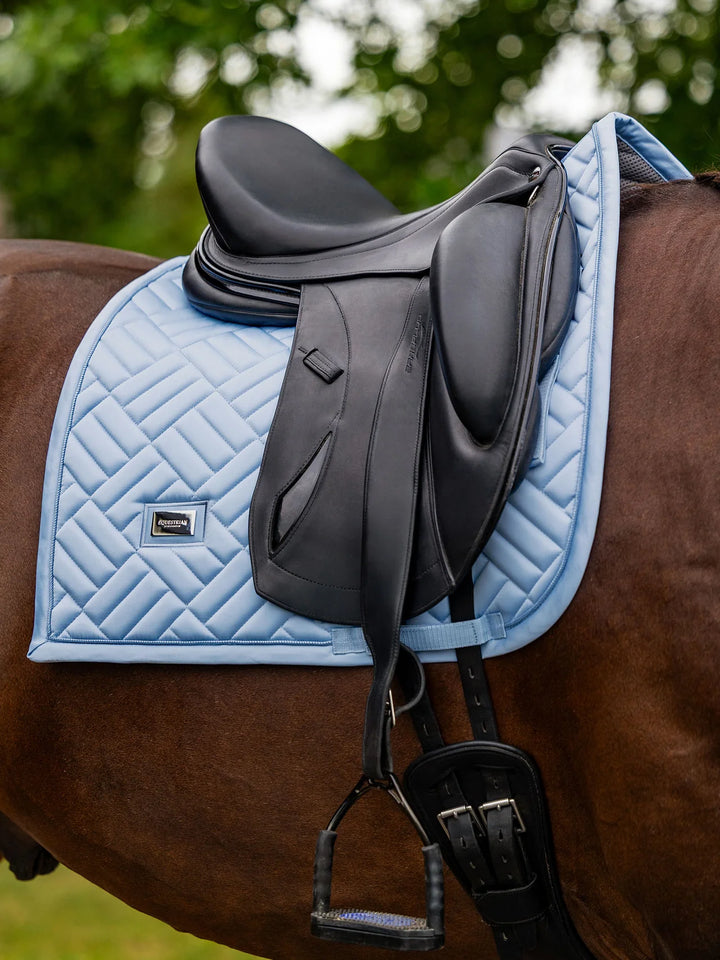 Equestrian Stockholm Dressur Underlag - Modern Midsummer Blush Blue