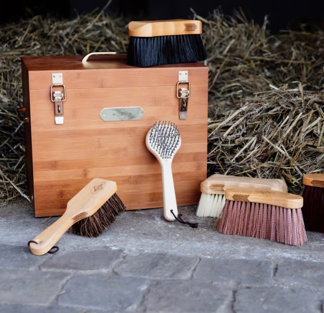 Kentucky Horsewear Grooming Deluxe Striglebox