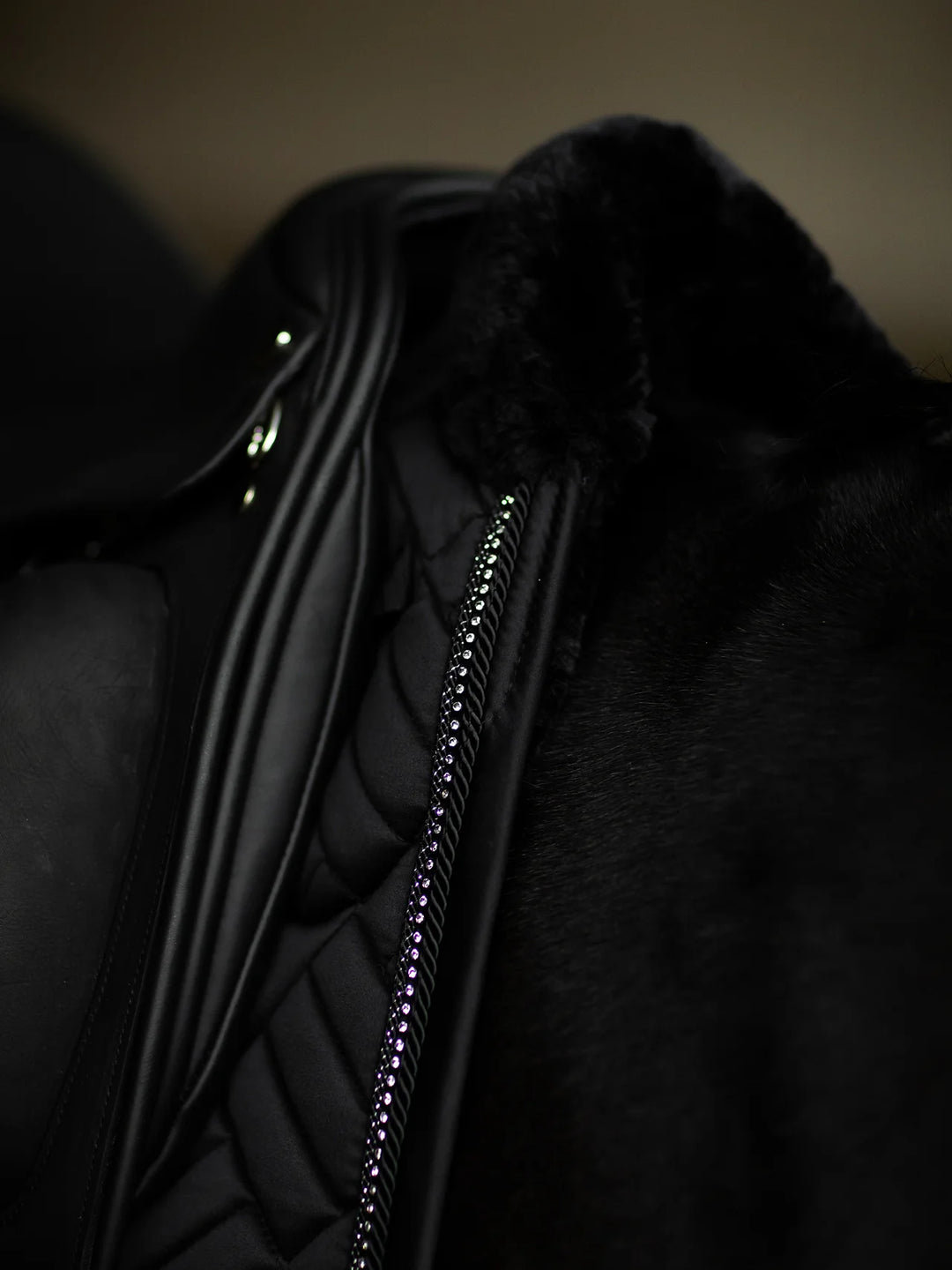 Equestrian Stockholm Dressur Underlag - Crystal Black Vegan Fur