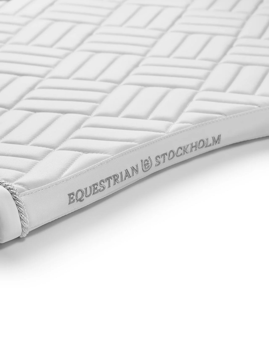 Equestrian Stockholm Dressur Underlag - Modern White Perfection