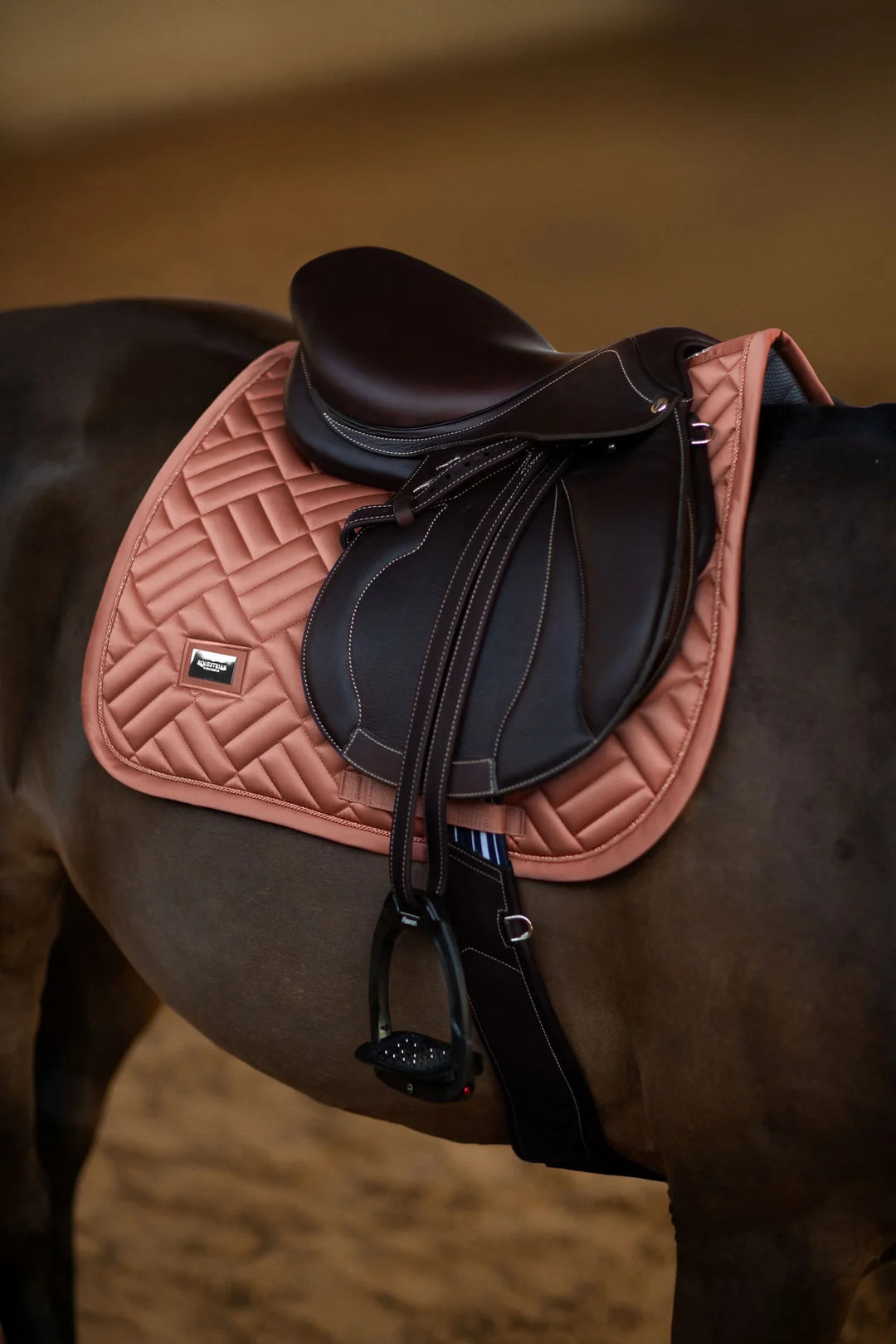 Equestrian Stockholm Spring Underlag - Modern Coral