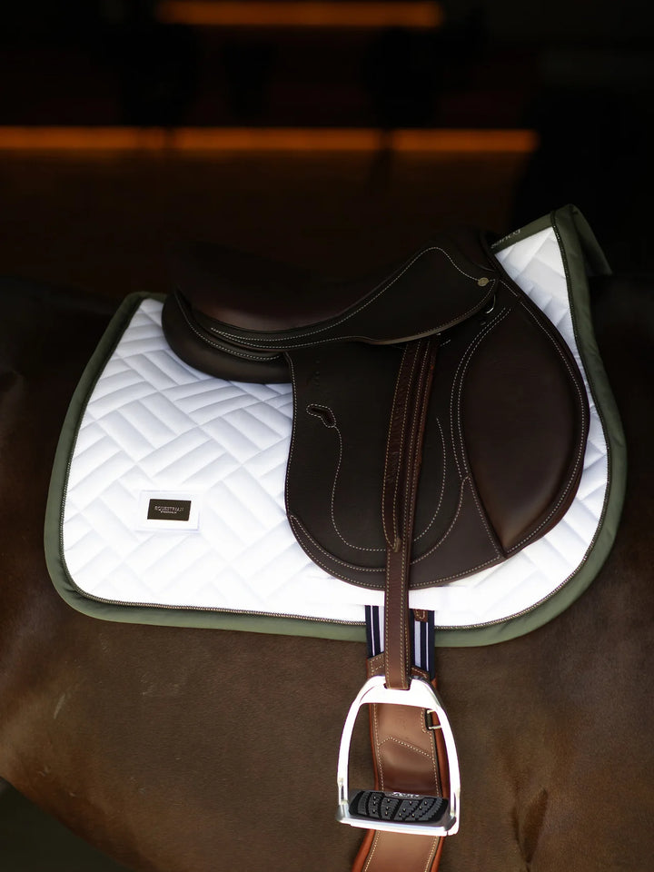 Equestrian Stockholm Spring Underlag - Modern White Striking Valley