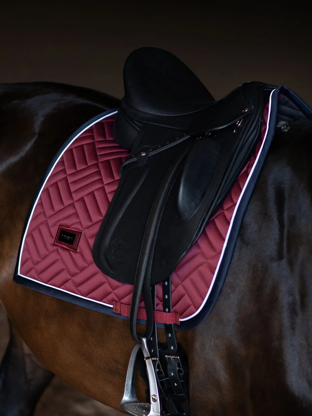 Equestrian Stockholm Dressur Underlag - Modern Luxe