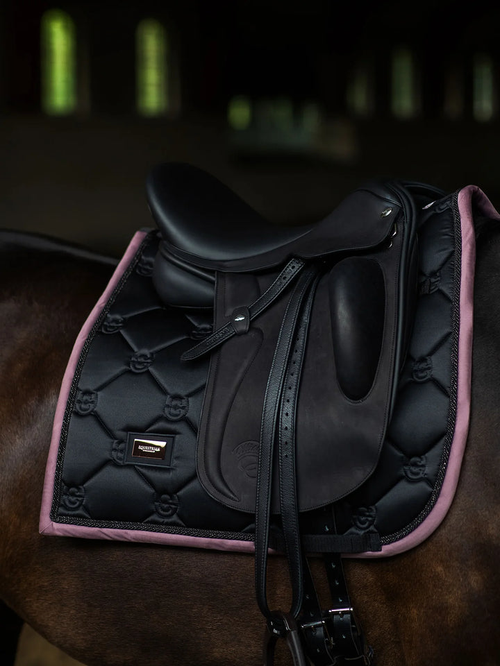 Equestrian Stockholm Dressur Underlag - Black Blush