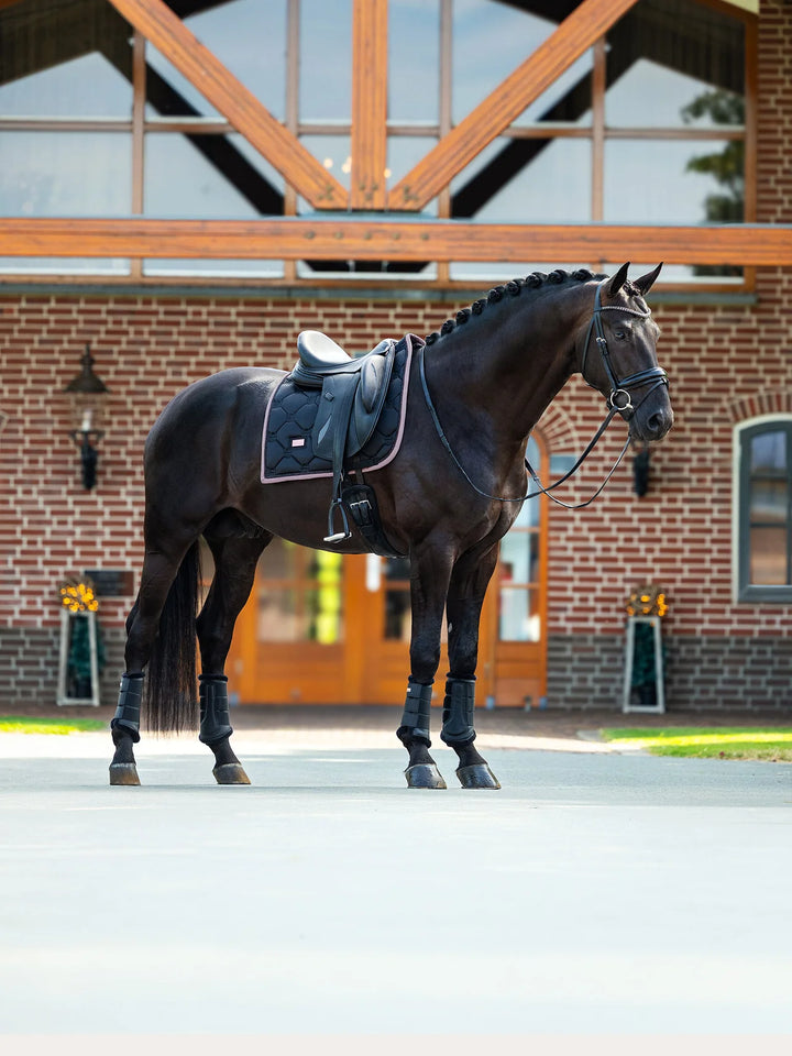 Equestrian Stockholm Dressur Underlag - Black Blush
