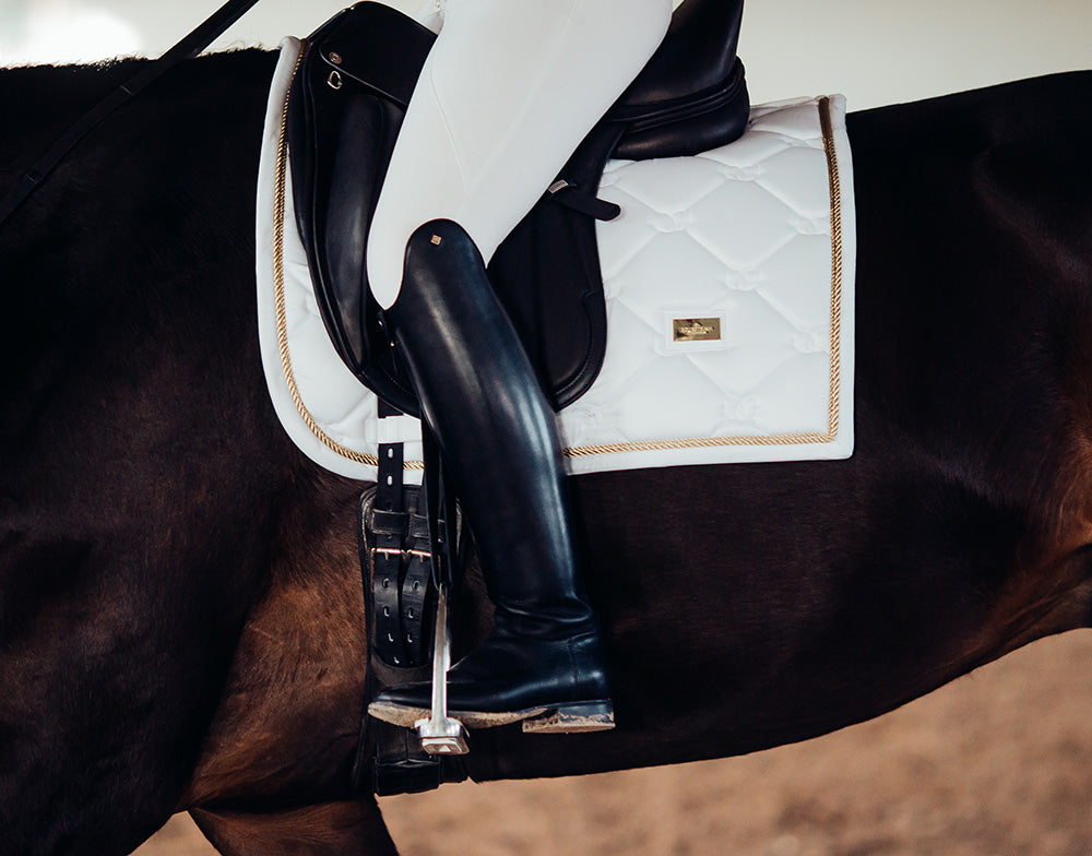 Equestrian Stockholm Dressur Underlag - White Perfection Gold