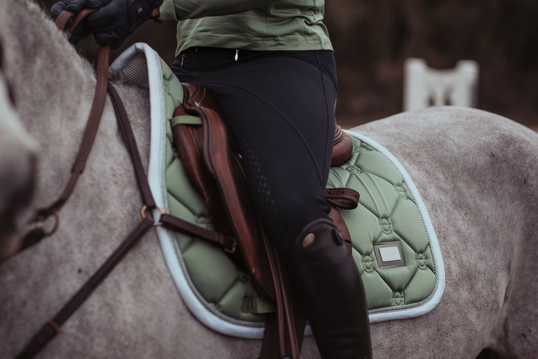 Equestrian Stockholm Spring Underlag - Pistachio White